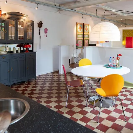 De Auw Sjoekelaatfabriek Bed and Breakfast